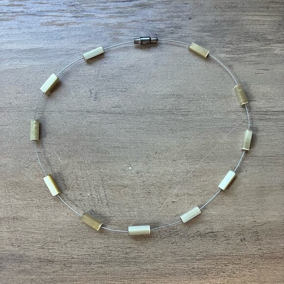 Champagne rectangular beaded necklace with magnetic clasp, minimalist boho chic - Picture 2 of 5